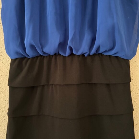 Vestido Azul con Pedrería y Falda Negra (Elegant and feminine dress) - Picture 2 of 6